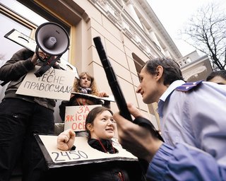 Гражданская атака. Репрессии против участников мирных протестов дают обратный эффект