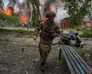 ЗСУ просунулися у Вовчанську: 60 росіян потрапили у полон, — боєць