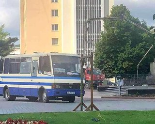 "Нас захватили!": заложнику из луцкого автобуса удалось связаться с женой