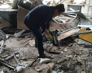 Настоящее чудо: в завалах музея "Чернобыль" сотрудники нашли десятки уцелевших экспонатов (фото)