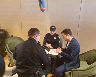 Зеленский получил протокол за демонстрацию бюллетеня