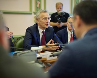 Україна може стати членом НАТО навіть з окупованими територіями: Столтенберг назвав умову