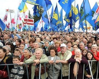 Оппозиция требует досрочных выборов президента и парламента