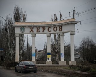 ЗС РФ з артилерії обстріляли середмістя Херсона: є загиблі (фото 18+)