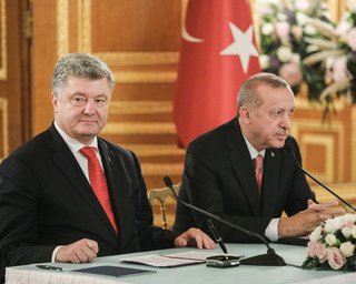 Порошенко пригласил турецких миротворцев на Донбасс