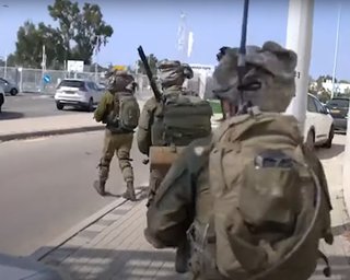 "Вернули контроль": ЦАХАЛ устанавливает барьер из танков на границе с Сектором Газа (видео)