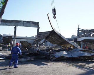 Під час розбору завалів ТЦ у Кременчуці відбулося зрушення плит, поранено рятувальників (фото)
