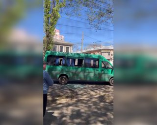 В Одесі напали на автомобіль військових ТЦК: троє людей втекло з буса (відео)