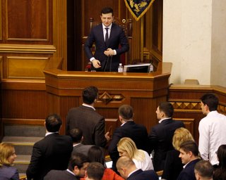 Вся влада Зеленському. Президент зміцнює вплив: хто та наскільки йому підпорядковується