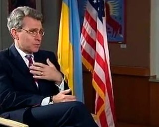 США следят за событиями в Крыму, - посол