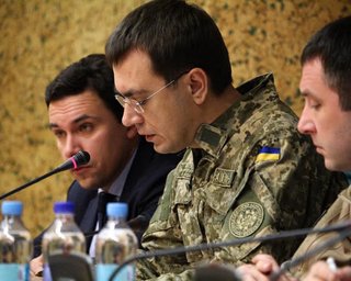 Омелян заявил, что объездил всю линию фронта в своем камуфляже