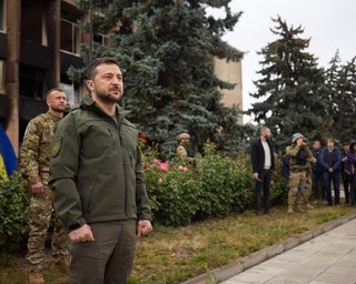 Зеленський у деокупованому Ізюмі звернувся до військових з промовою (відео)