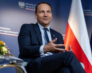 "Унизило президента": лишение Зеленского ордена было "неадекватным" решением, — глава МИД Польши