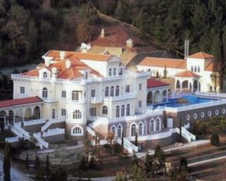 Кабмину отказали в документах на земельный участок Януковича
