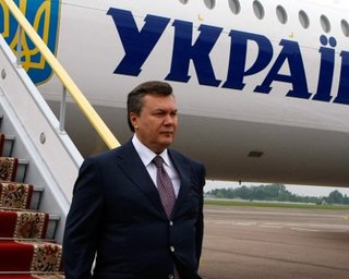 Янукович улетел в Грецию
