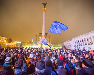 На Майдане митингуют около 20 тыс. человек