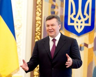 Янукович пообещал отдать 16 млн грн на благотворительность