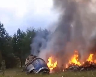 Каждый пятый россиянин считает крушение самолета Пригожина местью Путина, — соцопрос (инфографика)
