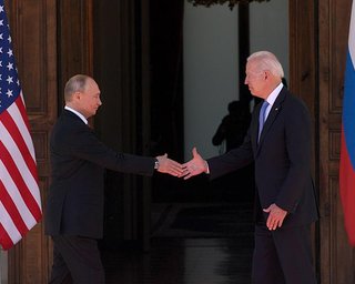 Через 4 дні після зустрічі з Путіним: у Байдена оголосили про нові санкції проти Росії