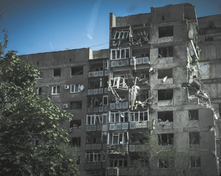 ЗСУ змушені зносити висотки в Торецьку, щоб урятувати місто, — Forbes (відео)