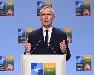НАТО створить структуру для своєчасного постачання зброї Україні, — Столтенберг