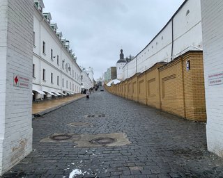 "Останній молебень УПЦ": що відбувалось у Києво-Печерській лаврі в день "виселення" (репортаж)