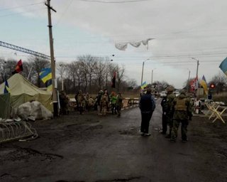 Блокада Донбасса: на активистов напали, задержаны 37 нападавших