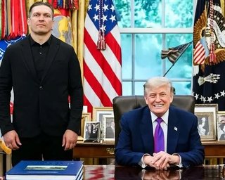 Встреча Усика с Трампом: боксер опубликовал новое фото из Белого дома