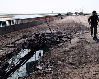 Рух перекрито: Сальдо повідомив про нові пошкодження мостів поблизу Чонгара