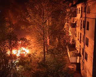 КАБы РФ обстреляли жилой район Херсона: погиб водитель "скорой", пострадала семья с младенцем