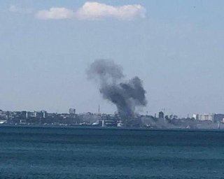 Готовили к экспорту: ракеты РФ ударили по хранилищам зерна в Одесском порту