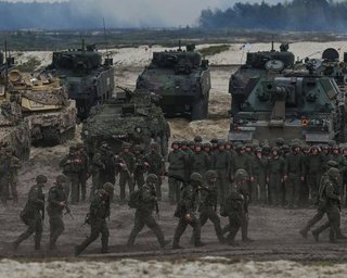 На випадок війни з РФ: НАТО планує транспортування поранених солдат далі від фронту, — Reuters