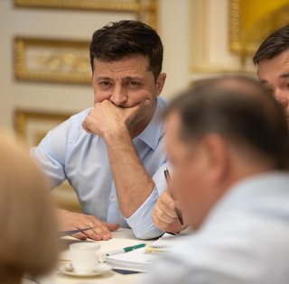 Человек, похожий на главу фракции. Кто кого обманул на закрытых консультациях Зеленского с лидерами Рады