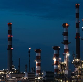 Энергетический шок: цена на нефть может вырасти до 215 долларов за баррель, — WSJ