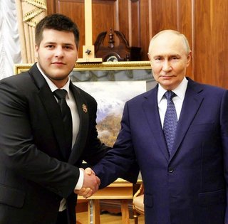 В РФ скрывают состояние здоровья Адама Кадырова после ДТП: СМИ публикуют уже второе старое видео