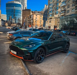 До сотні — за 3,3 с: у Києві засвітився найпотужніший бензиновий кросовер у світі (фото)