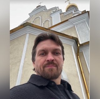 Усик 7 января поздравил украинцев с Рождеством: как боксер отреагировал на критику (видео)