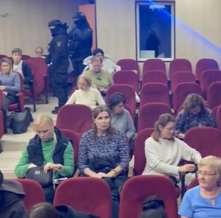 Молились за Зеленского, а ВСУ называли "светлыми силами": в РФ задержали почти 70 оппозиционеров