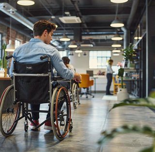 Талант важнее ограничений: истории успеха людей с инвалидностью в IT