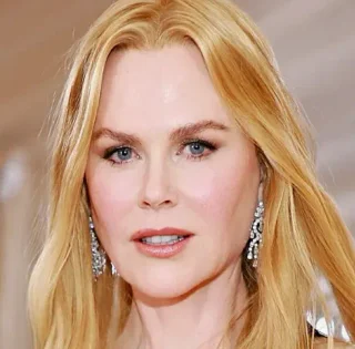 58-летняя Николь Кидман вышла в свет в пиджаке без нижнего белья и прозрачной юбке (фото)