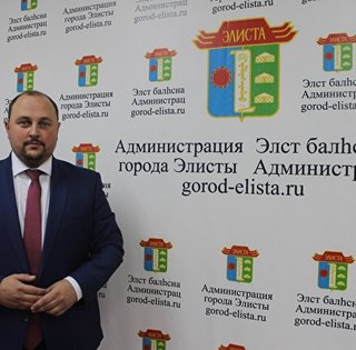 В Калмыкии проходят массовые акции против экс-главы "ДНР", который стал мэром Элисты