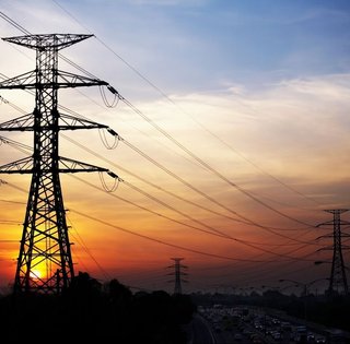 Правительство Фицо официально прекращает аварийные поставки электроэнергии для Украины: подробности