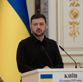 "Сегодня мирного соглашения нет": Зеленский не исключает трехстороннюю встречу с США и РФ