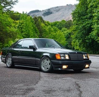 Их выпустили всего три: самый дорогой Mercedes W124 оценили в $900 000 (фото)