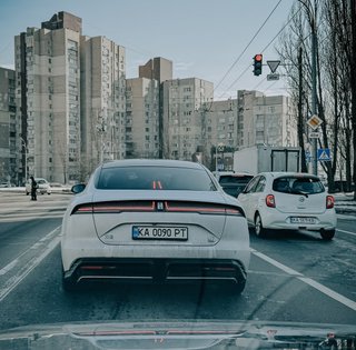 1300 сил і запас ходу 1000 км: у Києві помітили флагманський BYD за $100 000 (фото)