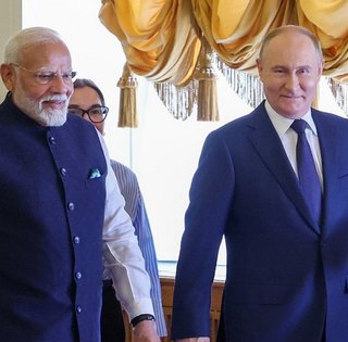 Путин пригрозил военным путем "освободить Донбасс и Новороссию": скандальное интервью