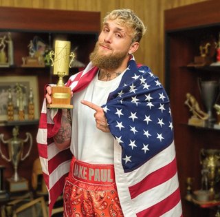 Жизнь Джейка Пола вне ринга: с кем встречается и чем владеет скандальный боксер-блогер (фото)