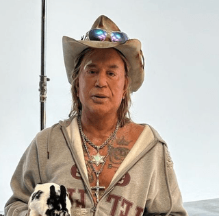 С большими долгами: голливудский актер выглядит неузнаваемым (фото)