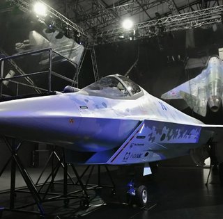 РФ хочет поднять в воздух Су-75: взлетит ли вооруженный до зубов гигантский дрон-истребитель