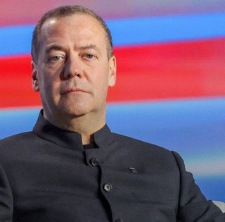 "Третья мировая почти началась": Медведев назвал США свиньями и обвинил в эскалации